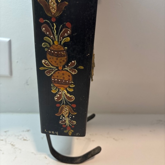 Beautiful Vintage Outside Metal Mailbox Hand Painted with horse and carriage - Picture 5 of 7